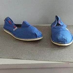 TOM'S canvas shoes with red pull string